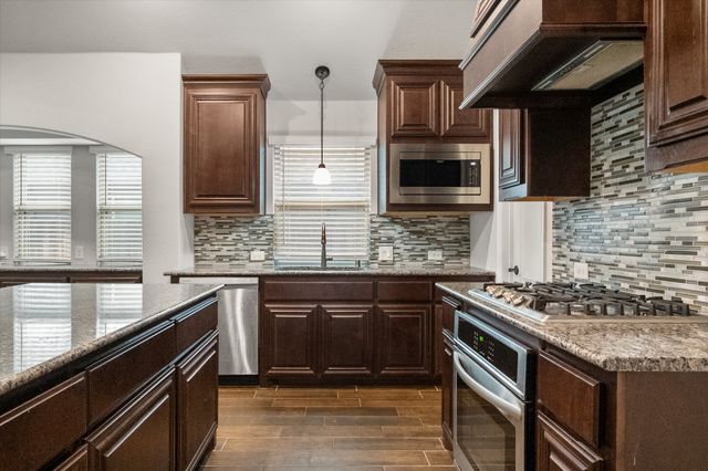 5007 Lake Park Drive, Mansfield, TX 76063