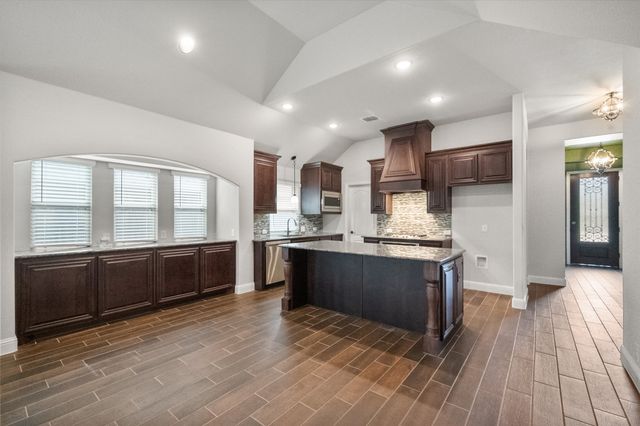 5007 Lake Park Drive, Mansfield, TX 76063