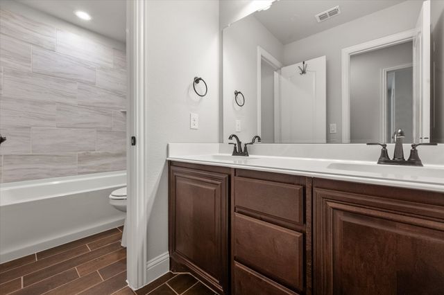 5007 Lake Park Drive, Mansfield, TX 76063