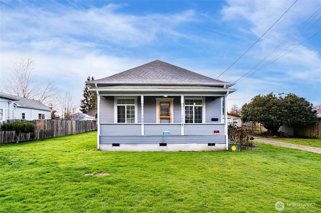 1016 E Orange Avenue, Burlington, WA 98233