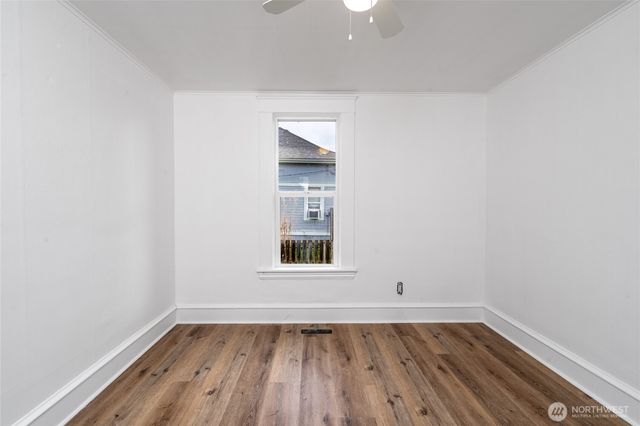 1016 E Orange Avenue, Burlington, WA 98233