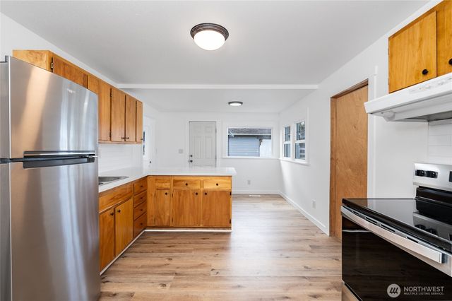 1016 E Orange Avenue, Burlington, WA 98233