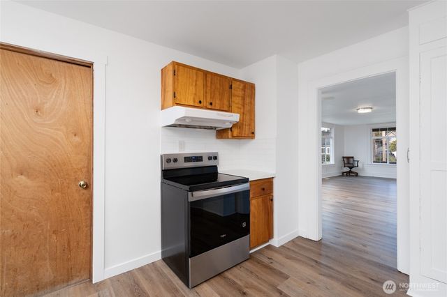 1016 E Orange Avenue, Burlington, WA 98233