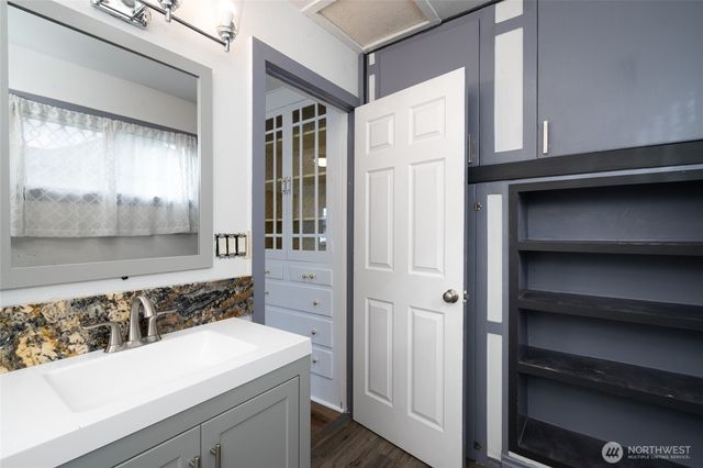 1016 E Orange Avenue, Burlington, WA 98233