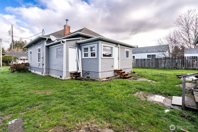 1016 E Orange Avenue, Burlington, WA 98233