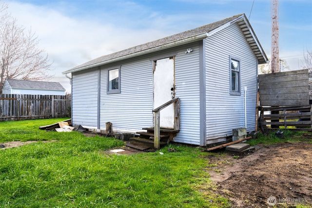 1016 E Orange Avenue, Burlington, WA 98233