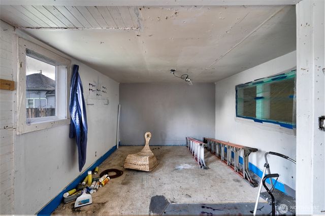 1016 E Orange Avenue, Burlington, WA 98233