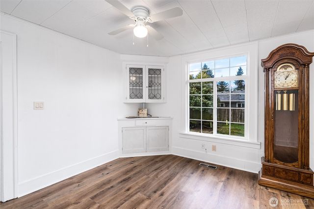 1016 E Orange Avenue, Burlington, WA 98233