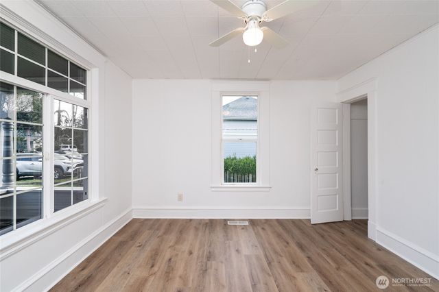 1016 E Orange Avenue, Burlington, WA 98233