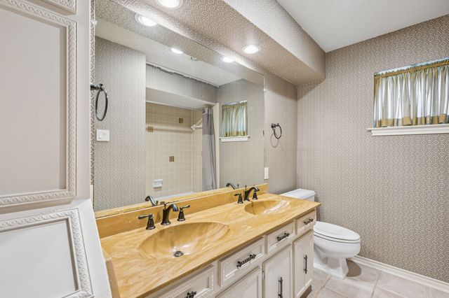 1324 Glenbrook Drive, Irving, TX 75061