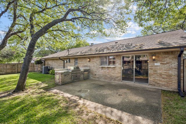 1324 Glenbrook Drive, Irving, TX 75061