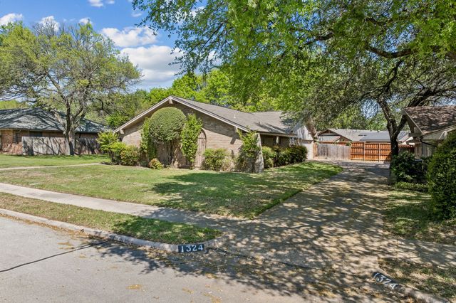 1324 Glenbrook Drive, Irving, TX 75061