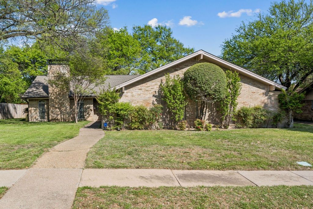 1324 Glenbrook Drive, Irving, TX 75061
