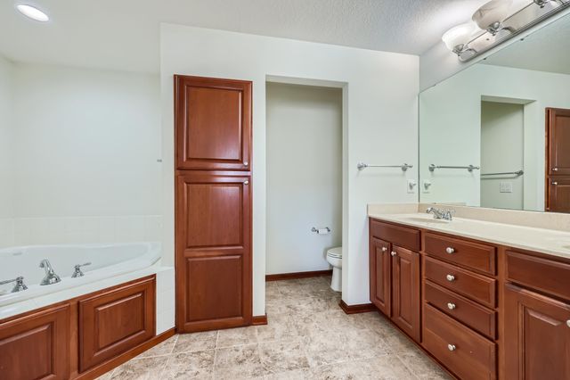 1595 Fox Hunt Way, Victoria, MN 55386