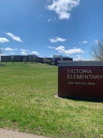 1595 Fox Hunt Way, Victoria, MN 55386