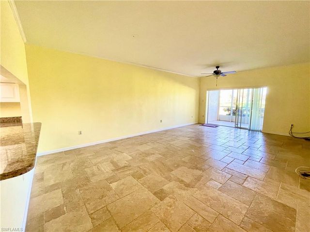 6015 Chardonnay LN 102, Naples, FL 34119