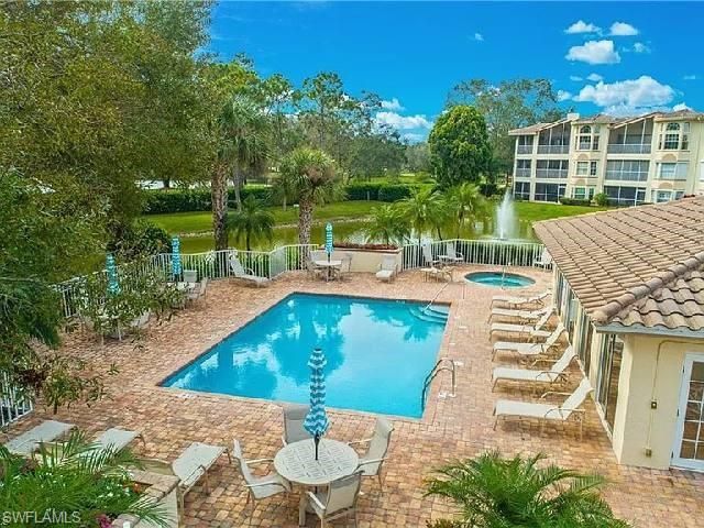6015 Chardonnay LN 102, Naples, FL 34119