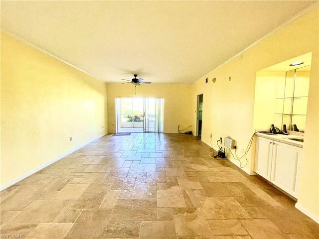 6015 Chardonnay LN 102, Naples, FL 34119