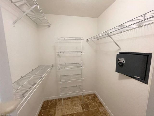 6015 Chardonnay LN 102, Naples, FL 34119