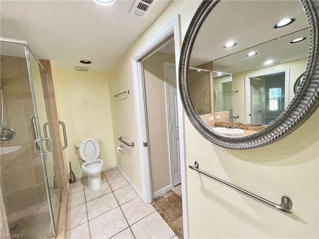 6015 Chardonnay LN 102, Naples, FL 34119