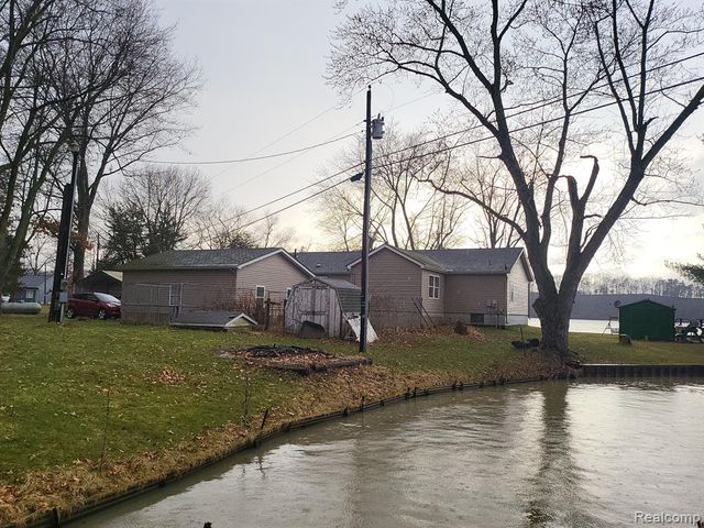 8283 Sunset Drive, Lyons, MI 48851