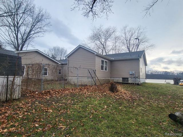 8283 Sunset Drive, Lyons, MI 48851