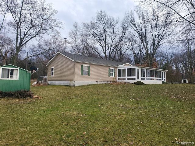 8283 Sunset Drive, Lyons, MI 48851