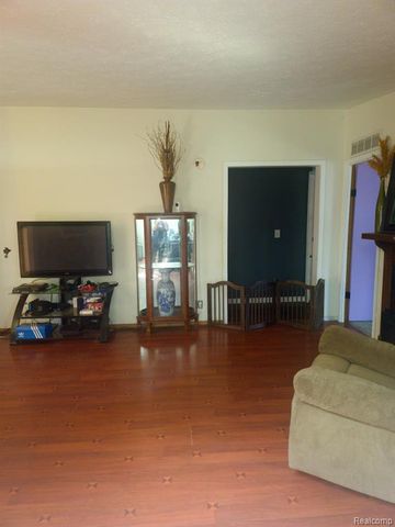 8283 Sunset Drive, Lyons, MI 48851