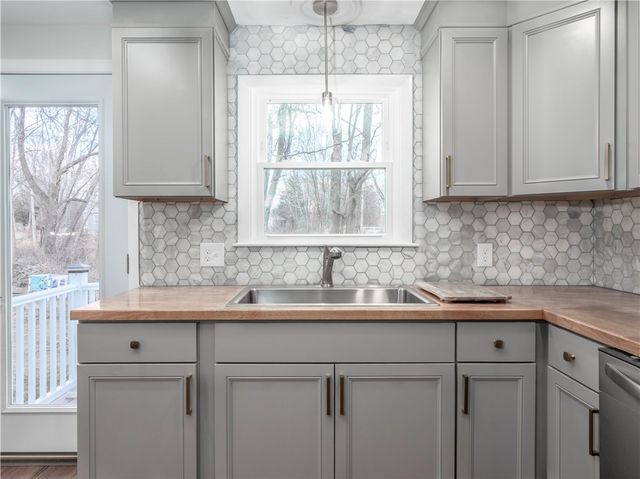 2 Sandalwood Court, Coventry, RI 02816