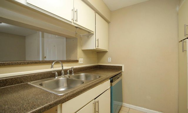 2822 S Bartell Drive 6, Houston, TX 77054
