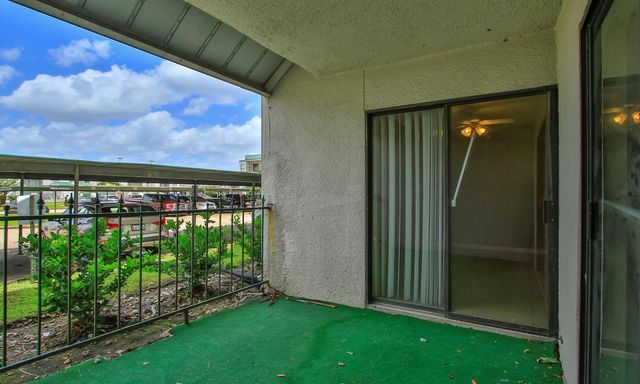 2822 S Bartell Drive 6, Houston, TX 77054