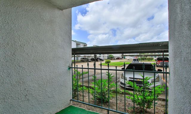 2822 S Bartell Drive 6, Houston, TX 77054
