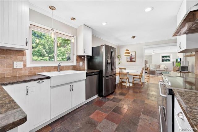 1701 Grange Road, Trenton, MI 48183