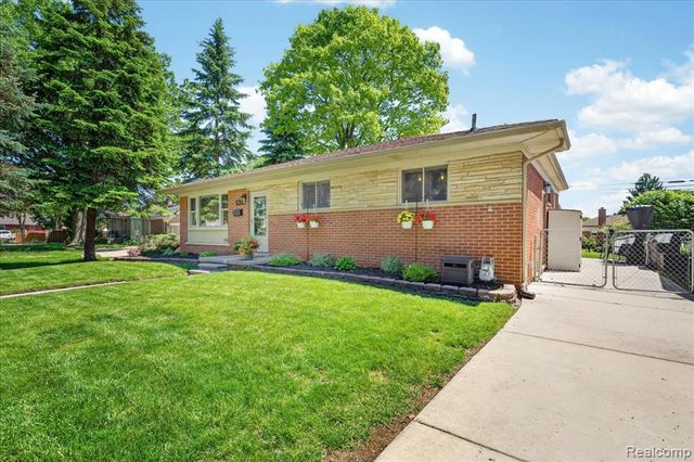 1701 Grange Road, Trenton, MI 48183