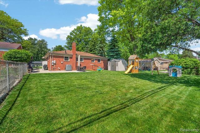 1701 Grange Road, Trenton, MI 48183