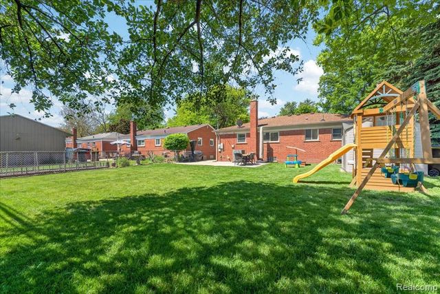 1701 Grange Road, Trenton, MI 48183