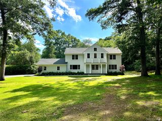 19 Woodvale Drive, Laurel Hollow, NY 11791