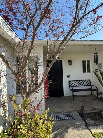 1555 Pico Avenue, Clovis, CA 93611