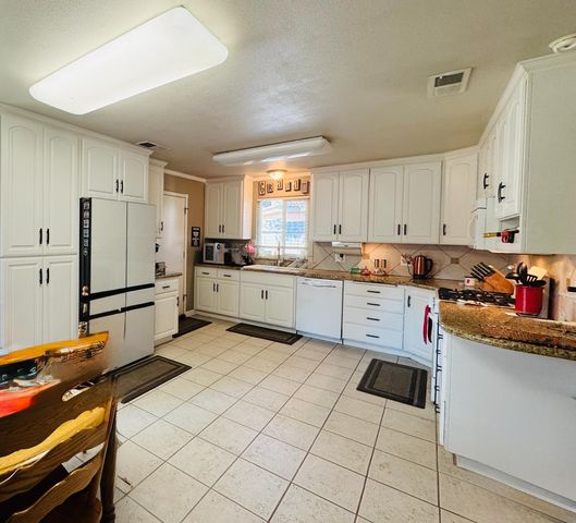 1555 Pico Avenue, Clovis, CA 93611