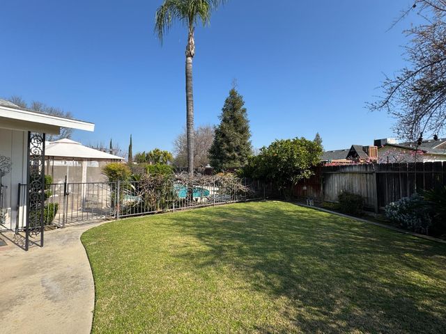 1555 Pico Avenue, Clovis, CA 93611