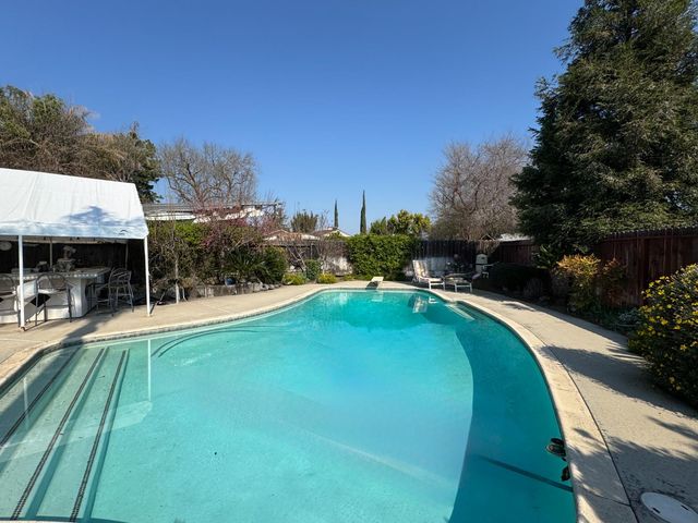 1555 Pico Avenue, Clovis, CA 93611