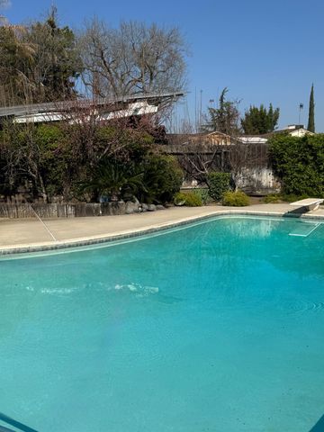 1555 Pico Avenue, Clovis, CA 93611