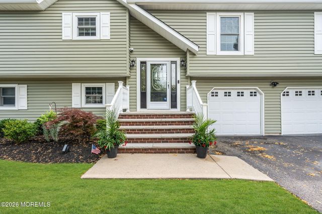 46 Cherry Bend Drive S, Howell, NJ 07731