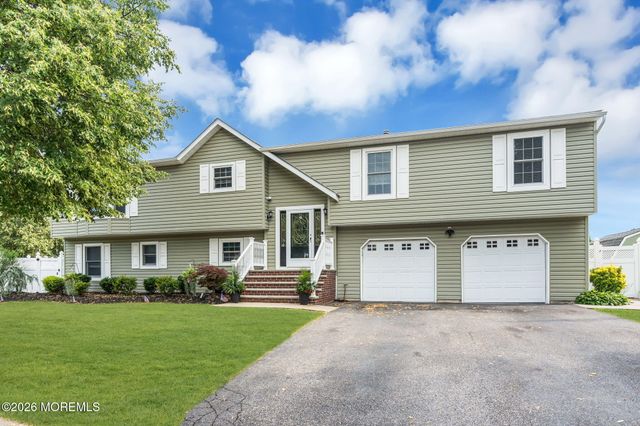 46 Cherry Bend Drive S, Howell, NJ 07731