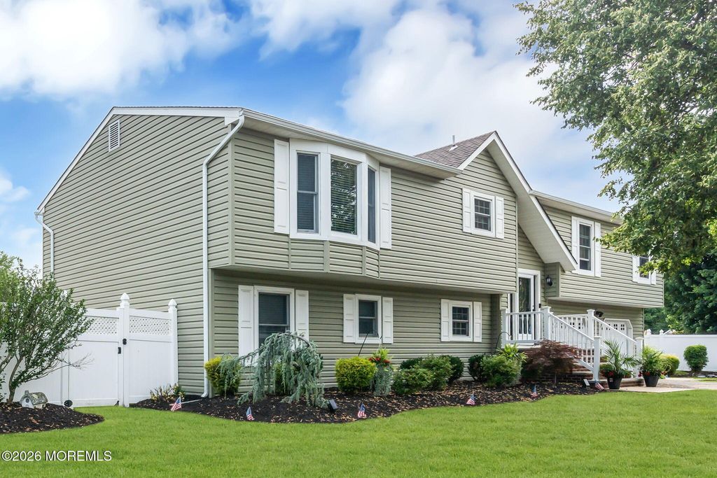 46 Cherry Bend Drive S, Howell, NJ 07731