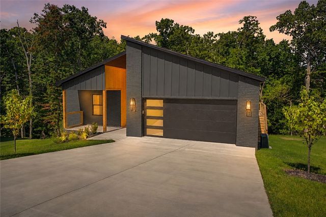 19 Dumfries Lane, Bella Vista, AR 72715