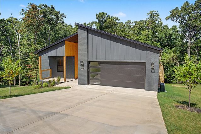 19 Dumfries Lane, Bella Vista, AR 72715