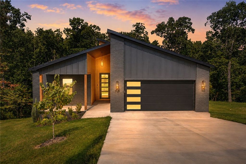 19 Dumfries Lane, Bella Vista, AR 72715