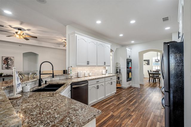 15401 County Road 4052, Kemp, TX 75143