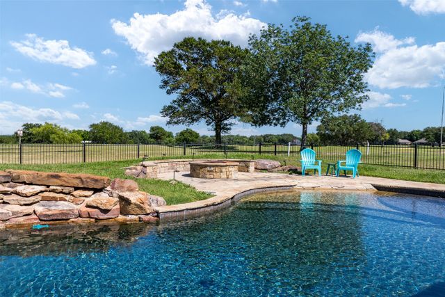 15401 County Road 4052, Kemp, TX 75143